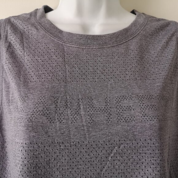 NWT LULULEMON SEAWHEEZE Grey LTWT Swiftly Breathe Crop Tank Top Size 10, 12 - Picture 3 of 10